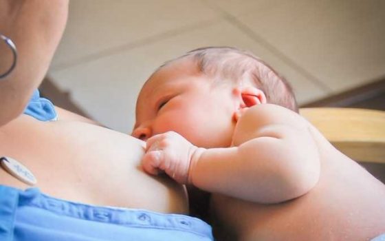 Pesquisa da UFMG mostra que fígado de bebê pode ter má formação com interrupção na amamentação
